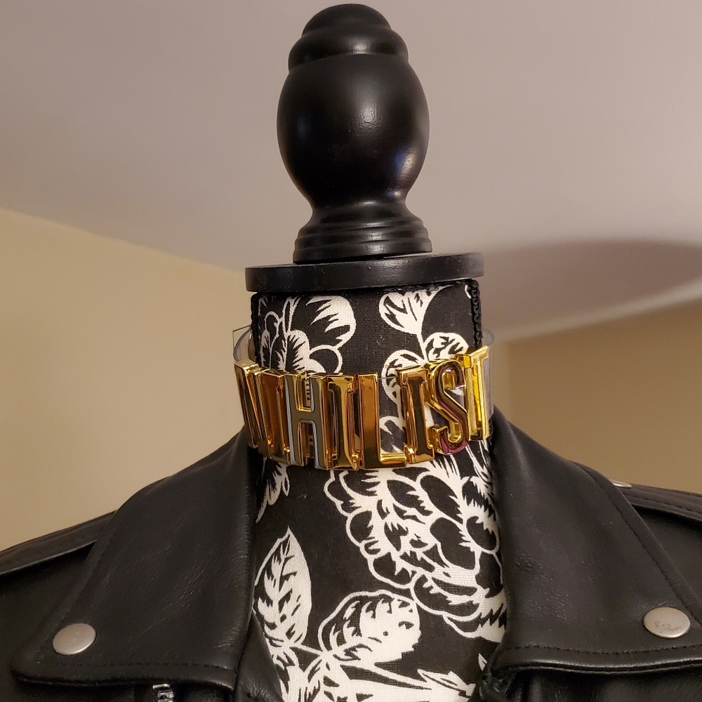 Neck choker custom jewelry / choker collar